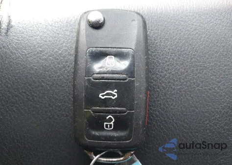 2014 Volkswagen Passat 1.8T S z USA, uszkodzony, nr VIN 1VWAS7A32EC024805